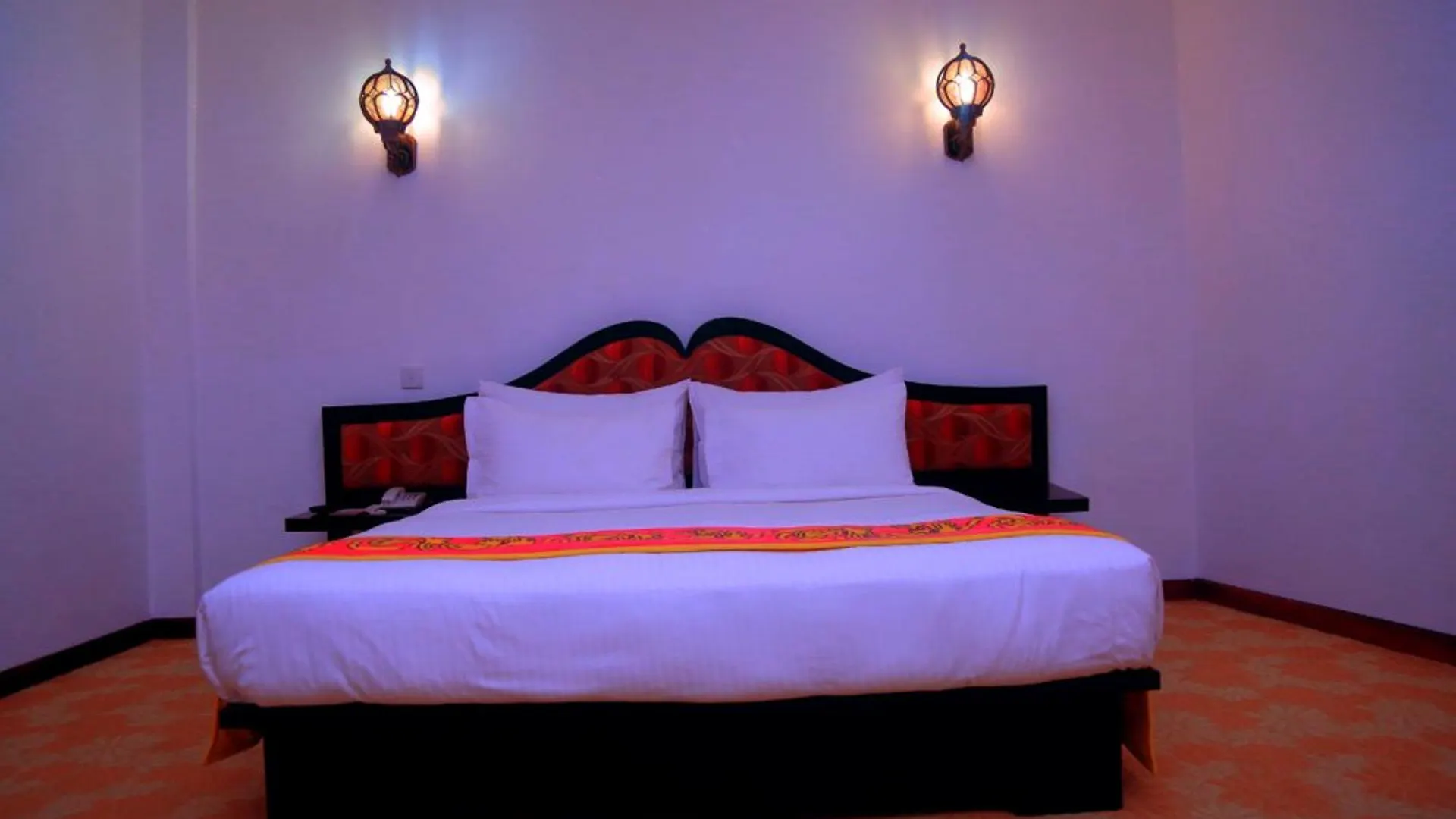 Royal Kandyan 4*, Kandy
